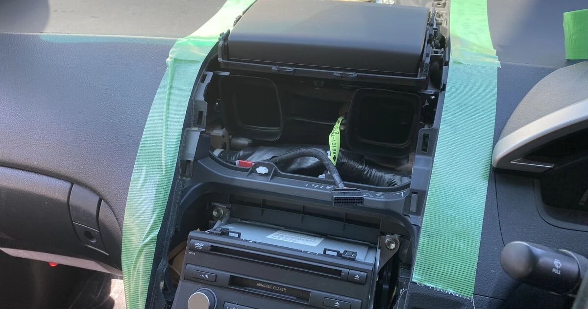 新品交換済 SAI カーナビモニター サイ　黄ばみ　修理　トヨタ